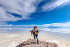 From Uyuni: Red Lagoon & Uyuni Salt Flats 3-Day Guided Tour