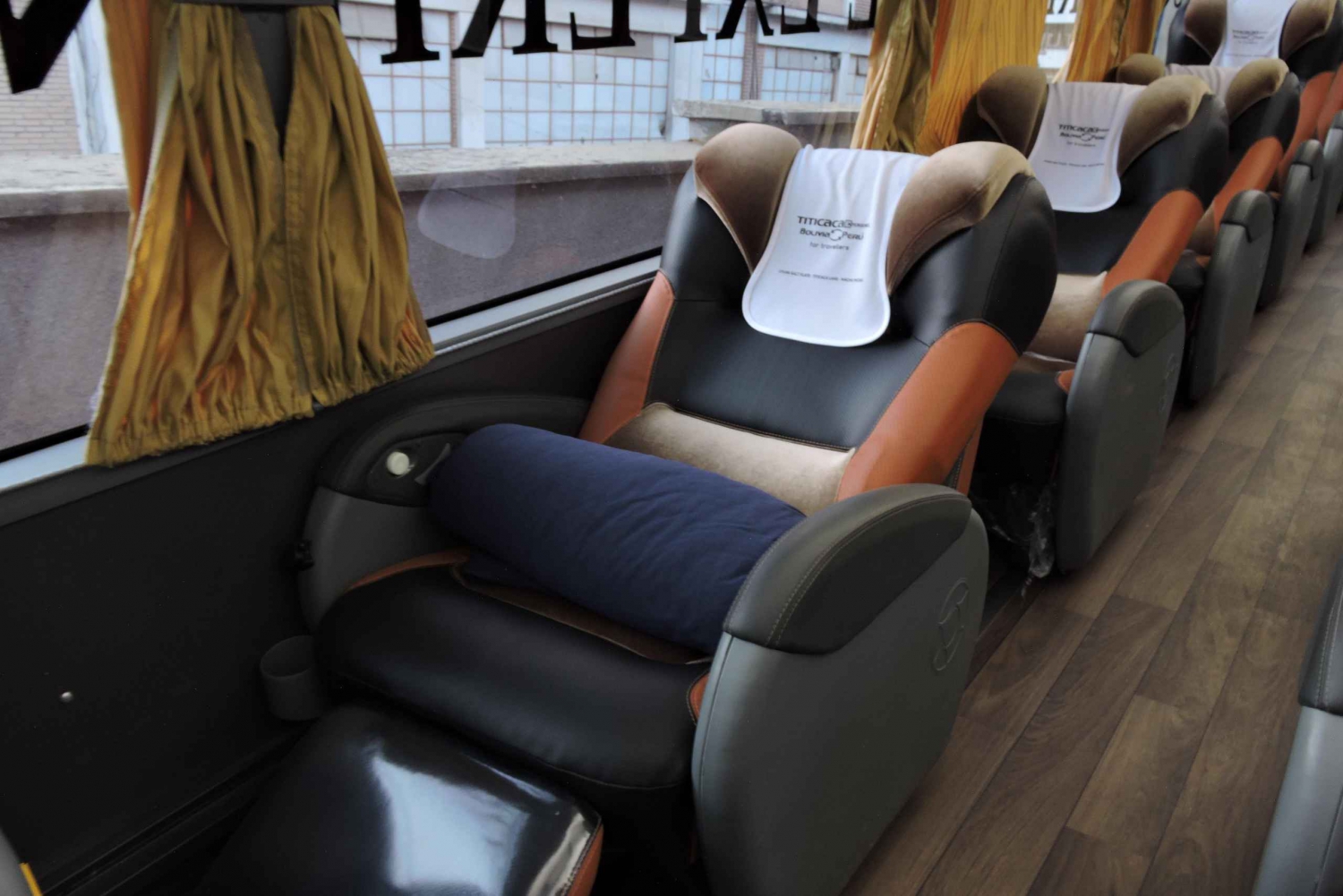 La Paz: Bus ticket to Uyuni (Premiun sleeper bus)