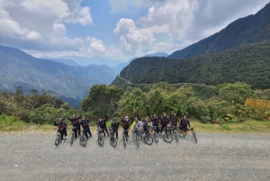 La Paz: Death Road Guided Mountain Biking Tour with Lunch