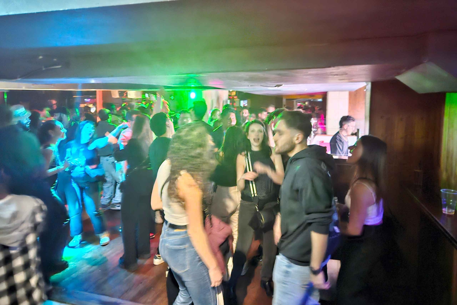 La Paz: Pub Crawl with 3 Drinks and Local Guide