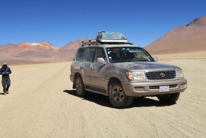 Viaje de ida y vuelta al Salar de Uyuni y las Lagunas de Colores