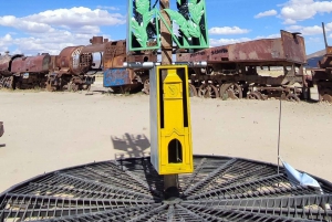 SALAR DE UYUNI:,retket majesteettiselle Uyunin suolatasangolle