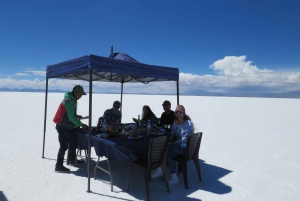 Uyuni: Dagsutflykt till Salt Flats med hotellövernattning