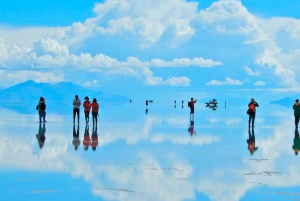 Uyuni: Salt Flats and Sunset Guided Tour with Lunch
