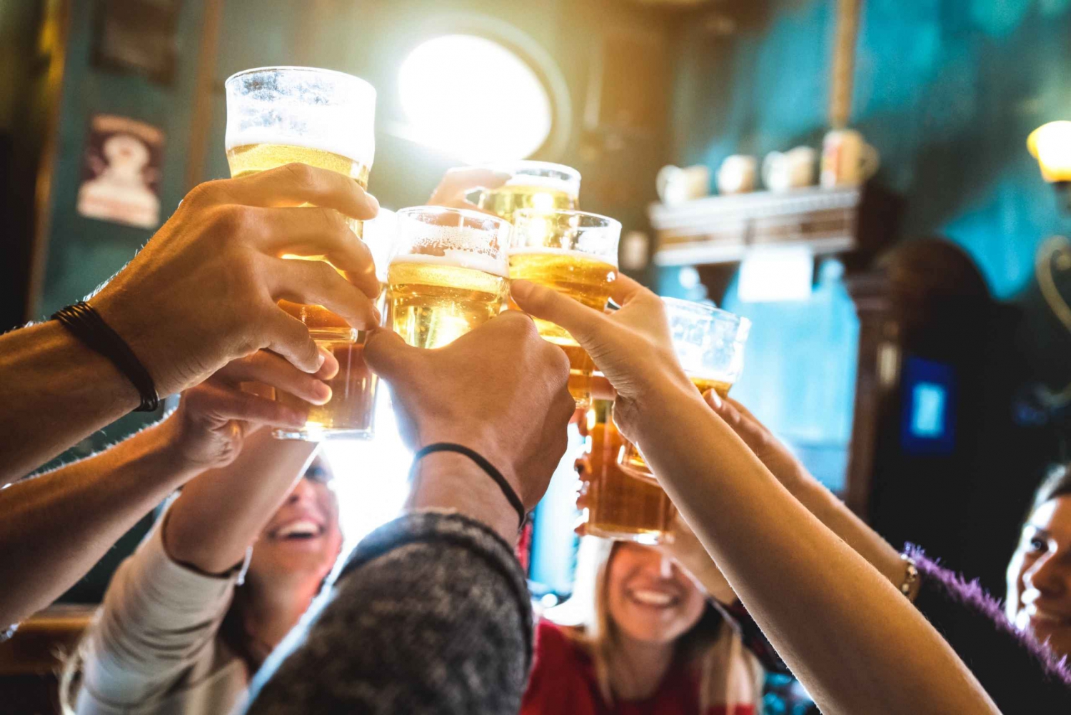 Boston: Historic Pubs Walking & Ferry, Food & Drink Tour