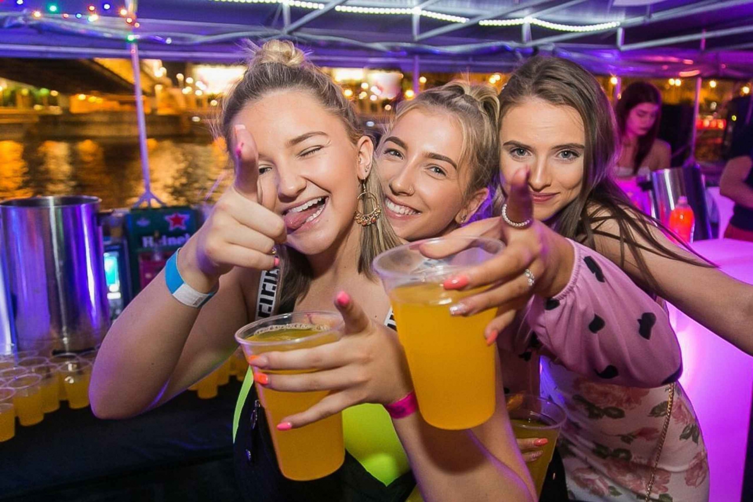 Budapest: Donau Beat Party Cruise med DJ og drikkepakker