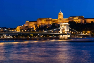 Budapest: Evening Sightseeing Cruise and Unlimited Prosecco