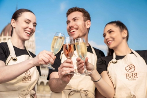 Budapest: Evening Sightseeing Cruise and Unlimited Prosecco