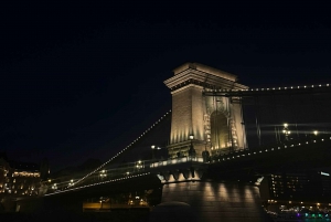 Budapest: Evening Sightseeing Cruise with Unlimited Prosecco