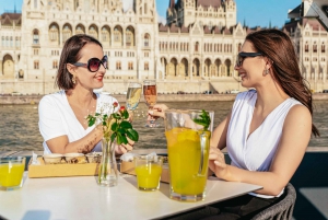 Budapest: Evening Sightseeing Cruise with Unlimited Prosecco