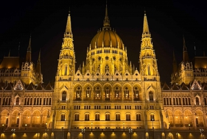 Budapest: Evening Sightseeing Cruise with Unlimited Prosecco