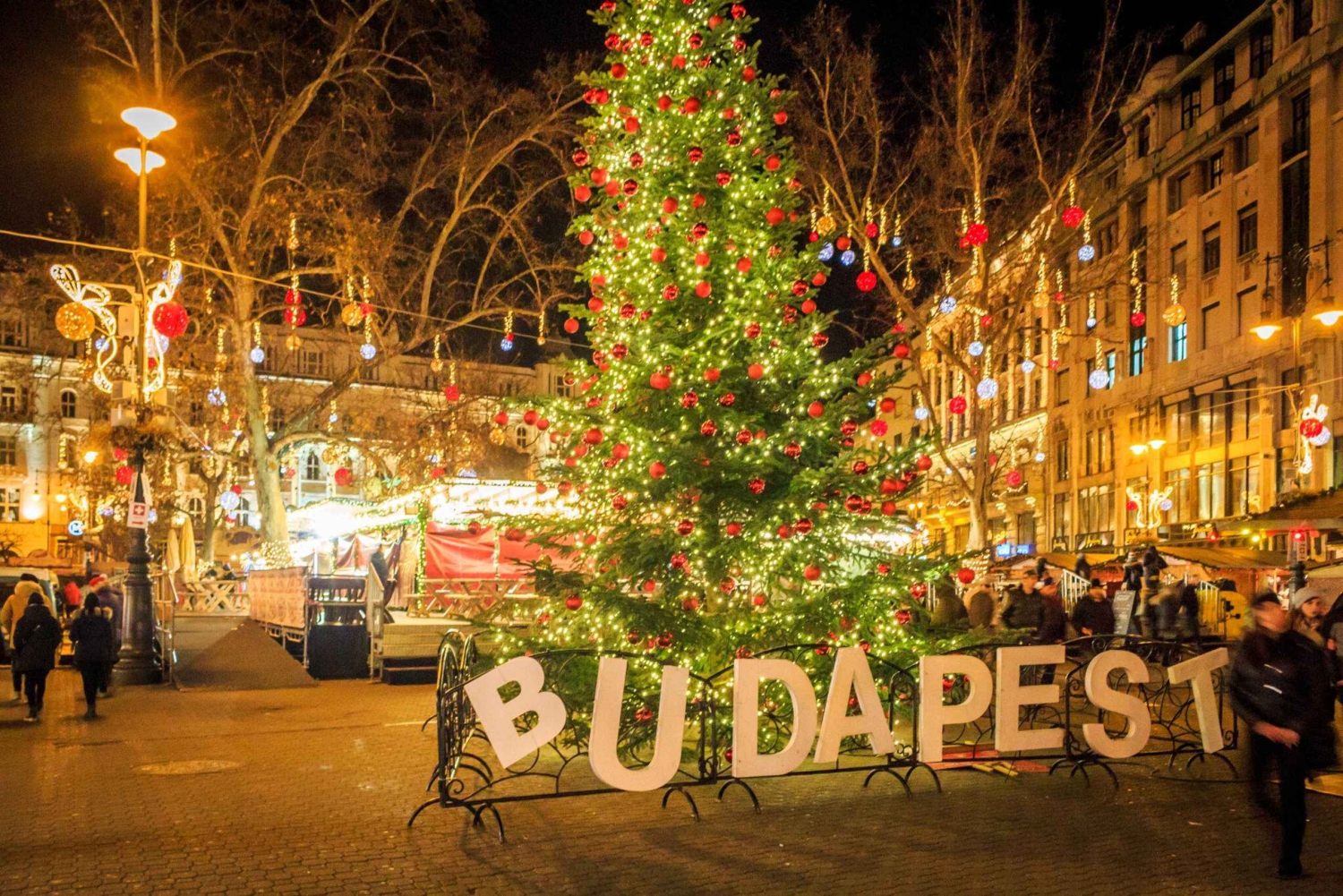Budapest: Weihnachtsmarkt-Tour mit Verkostung von Chimney Cakes