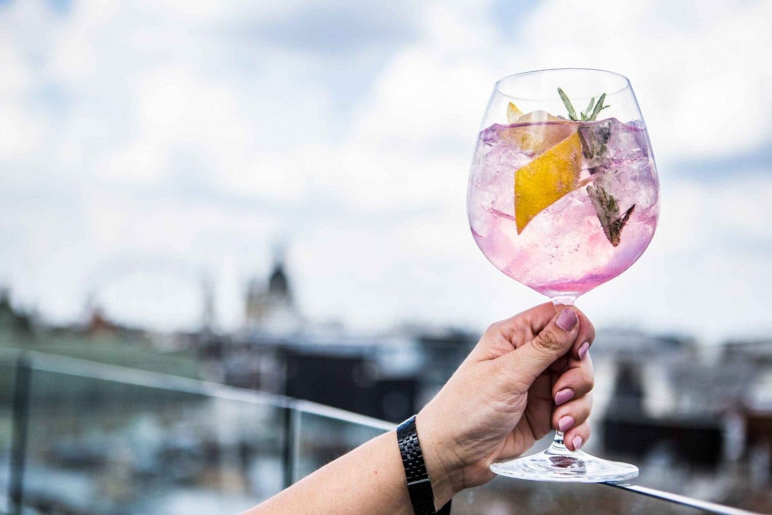 Budapeszt w dobrym stylu: wycieczka prywatna po mieście z wizytą w barze na dachu