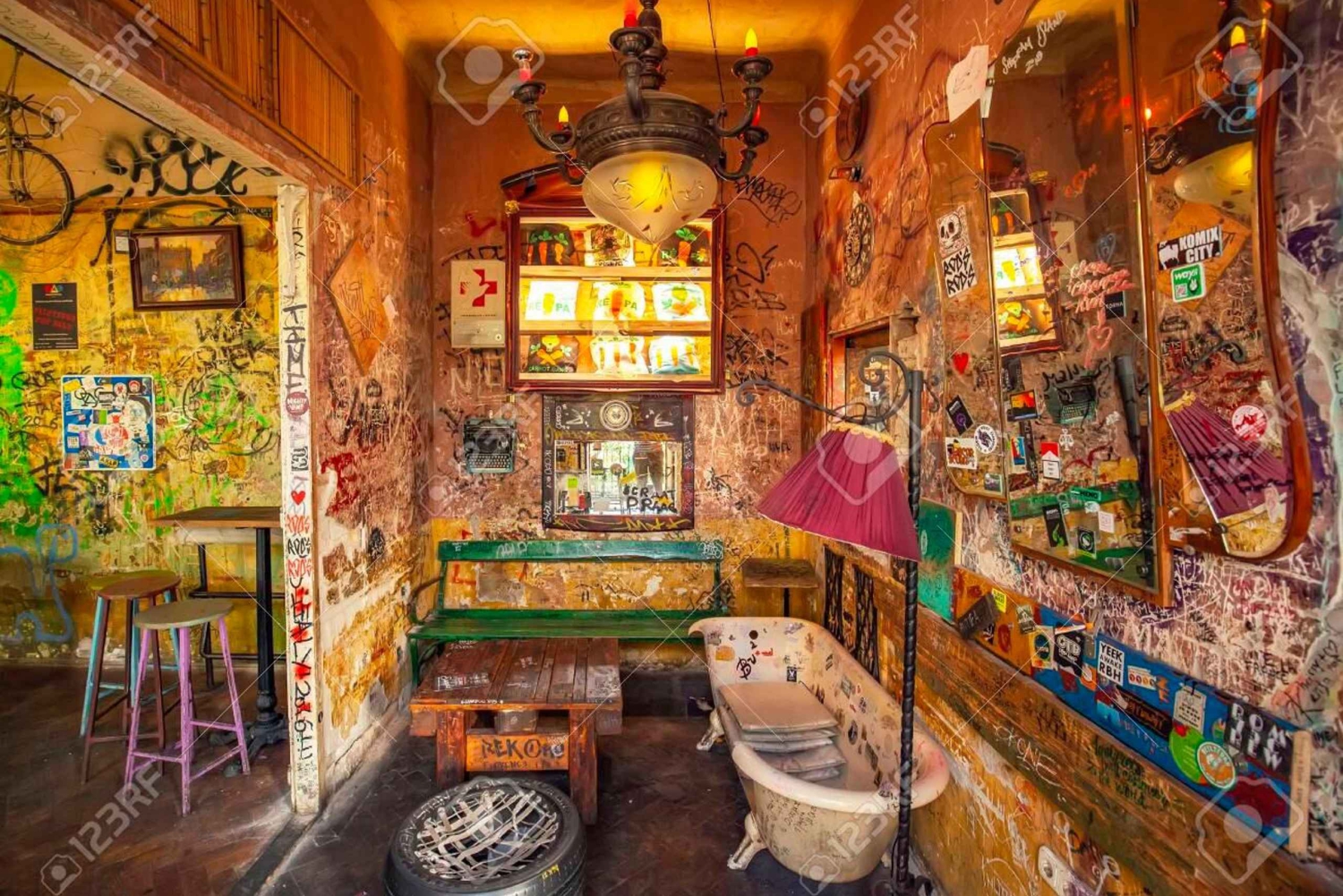 Budapeste: tour pelos pubs em ruínas com guia local e cerveja