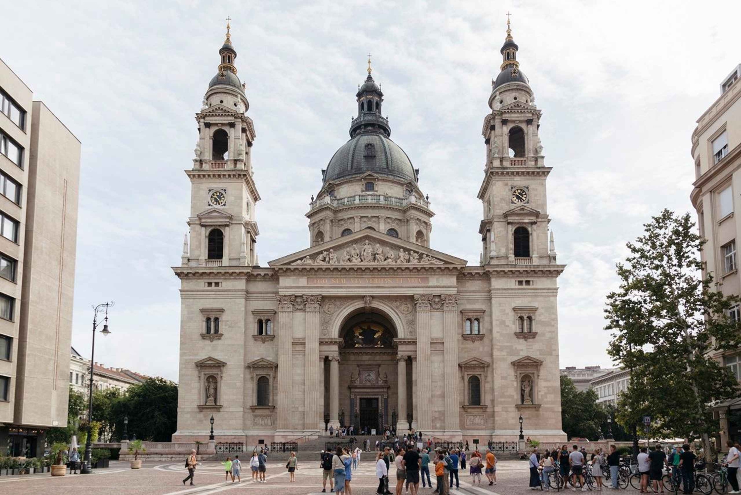 Tour zu den großen ungarischen Basiliken & Volksmusik
