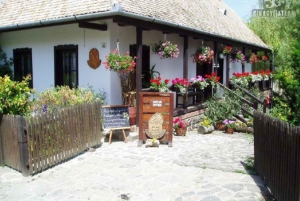 Hollókő Ethnographic Village: Day Tour from Budapest