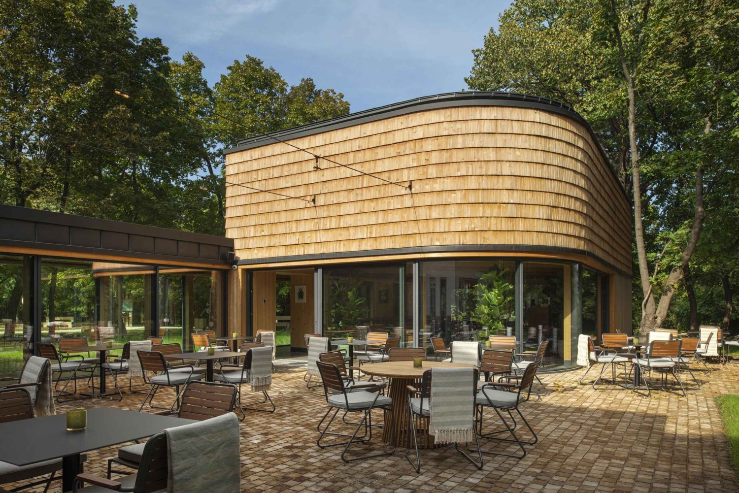 Besichtigung des János-Hügels mit traditionellem Mittagessen: Normafa Síház