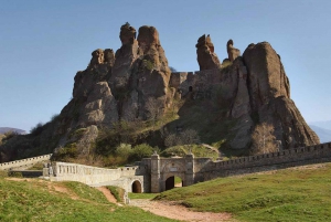 De Sófia: Passeio de dia inteiro às rochas de Belogradchik e à gruta de Venetsa
