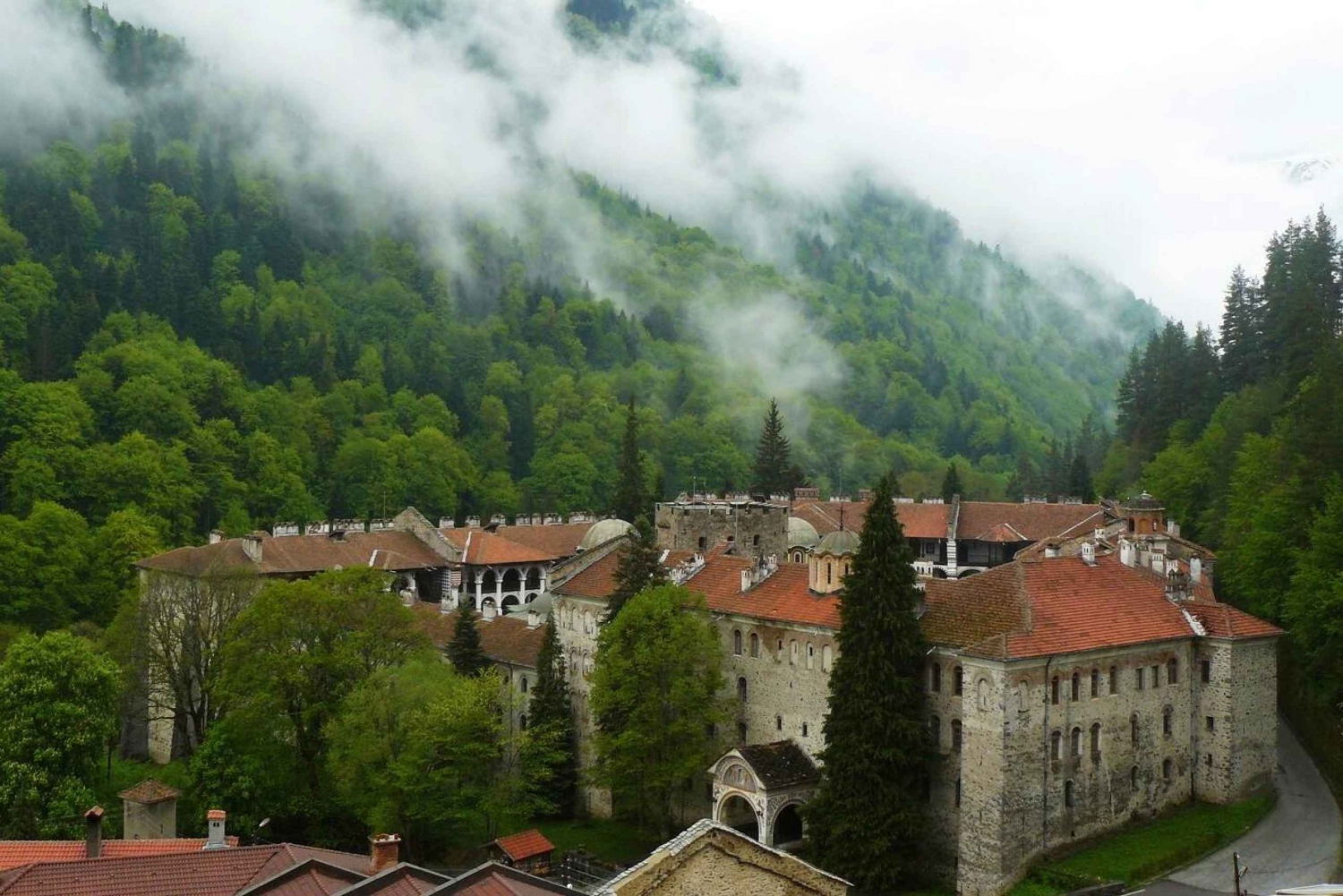 Z Sofii: Klasztor Rila i opcjonalna wycieczka do jaskini św. Iwana