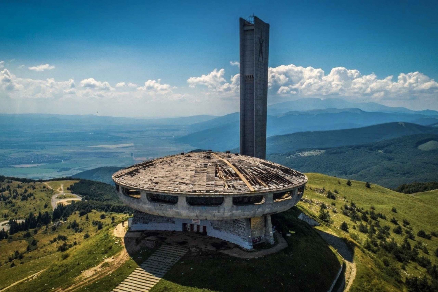 Plovdiv: Buzludzha Monument & Museum of Aviation Dagstur