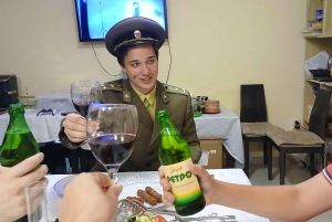 Sofía: cena de la época del comunismo de los años 80 con anfitrión local