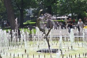 Kävelyretki: Sofian varjoisat kadut