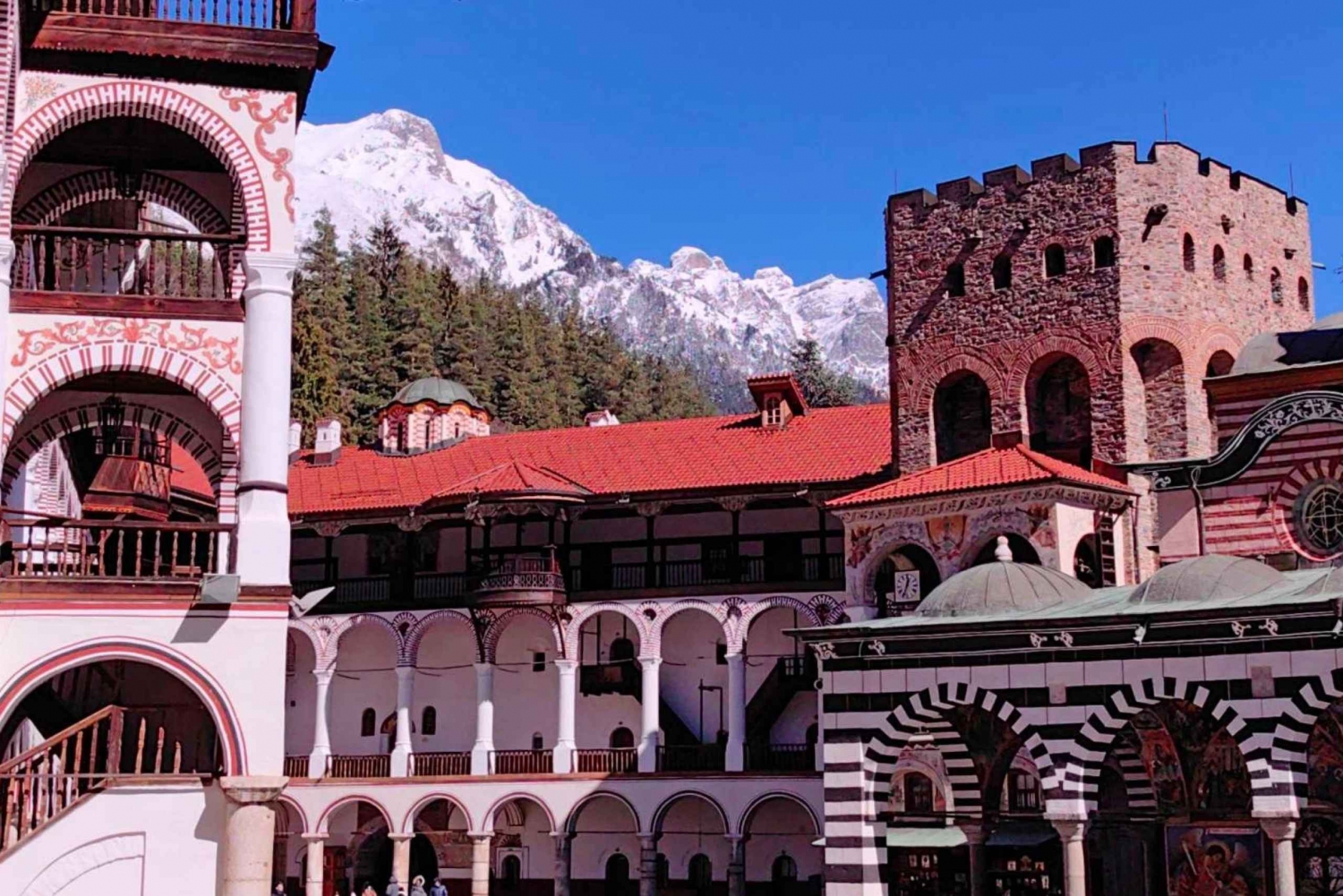 Dagstur: Rila-klosteret og Ivan Rilski-hulen – liten gruppe