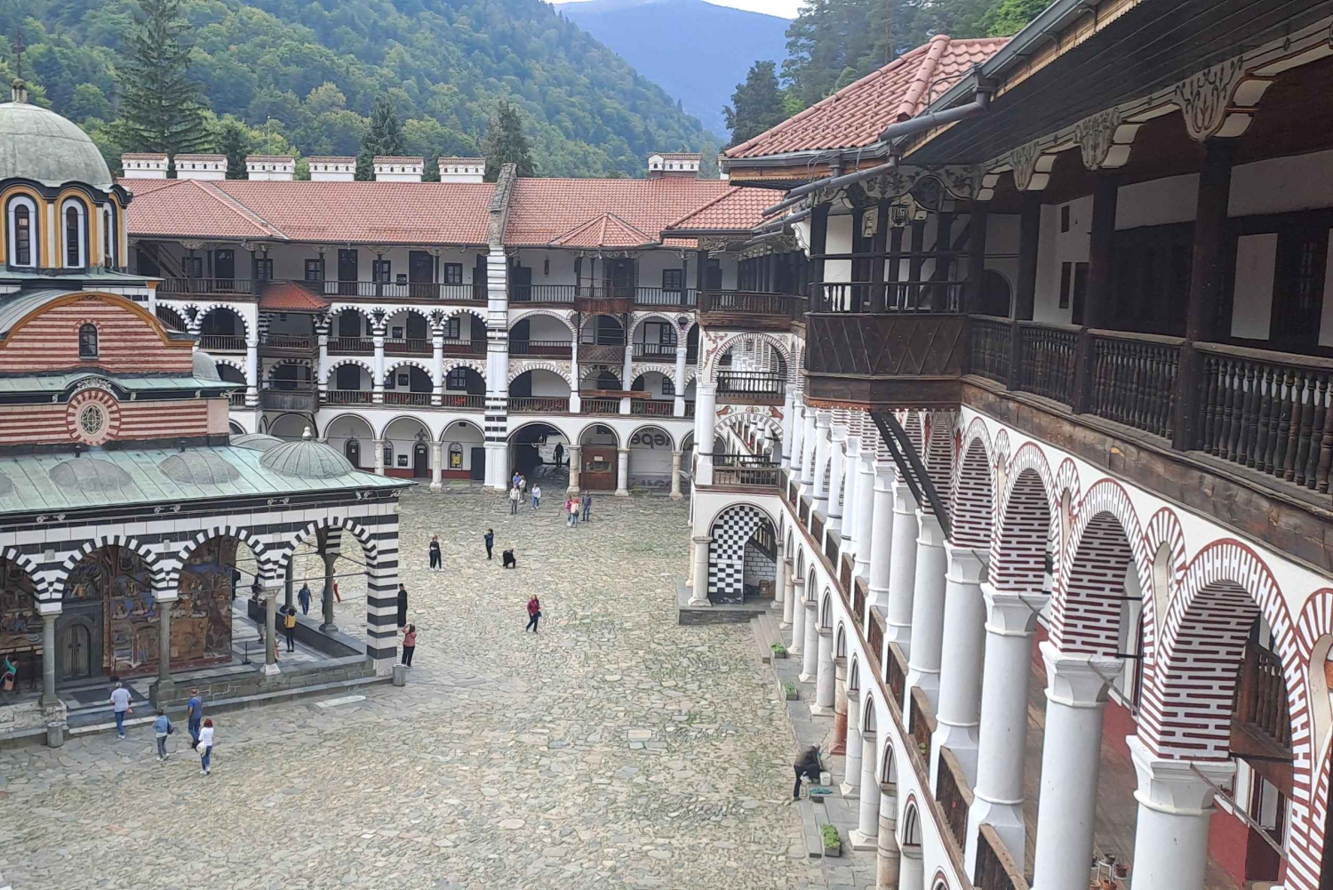 Dagtour Rilaklooster met wijnproeverij en lokale gerechten