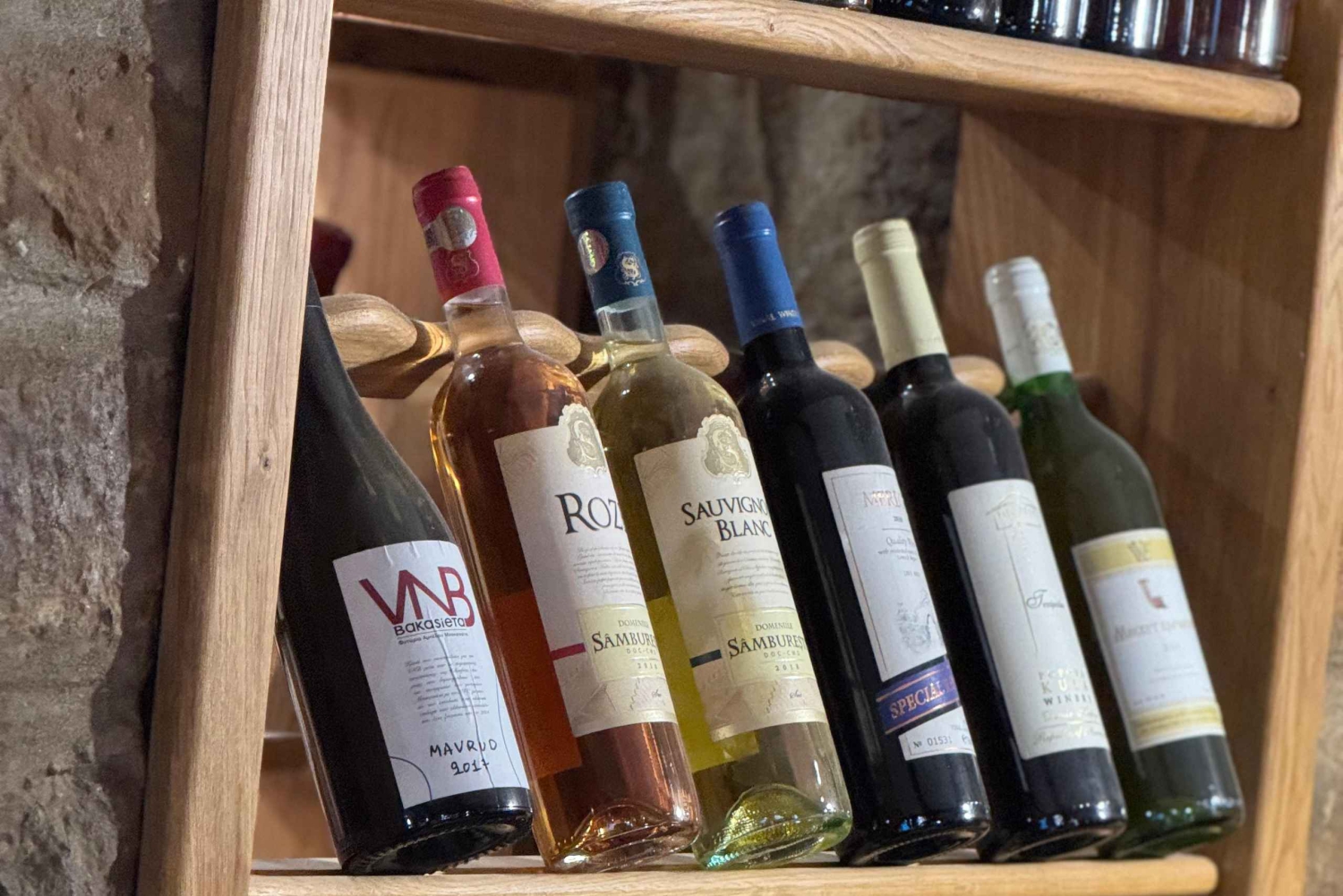 Veliko Tarnovo : 7 vins en édition limitée et apéritifs locaux