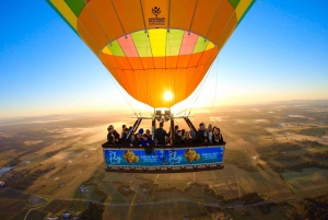 Byron Bay: Sunrise Hot Air Balloon Flight with Breakfast