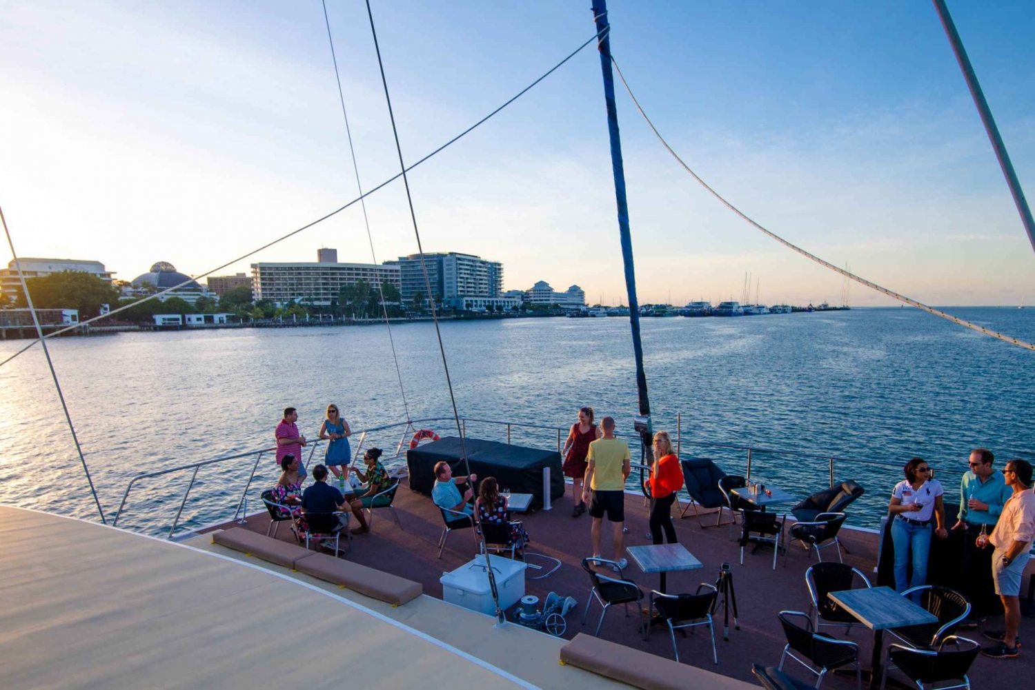 Cairns: City Sights Tour with Evening Dinner Cruise