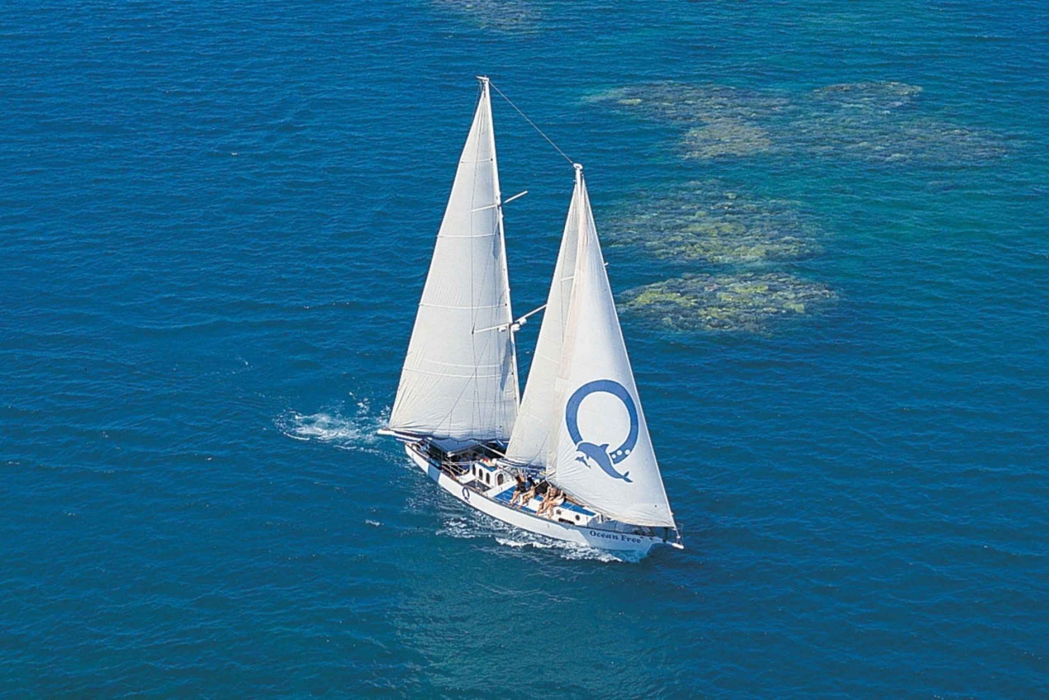 Cairns: Green Island & Great Barrier Reef Sailing Tour