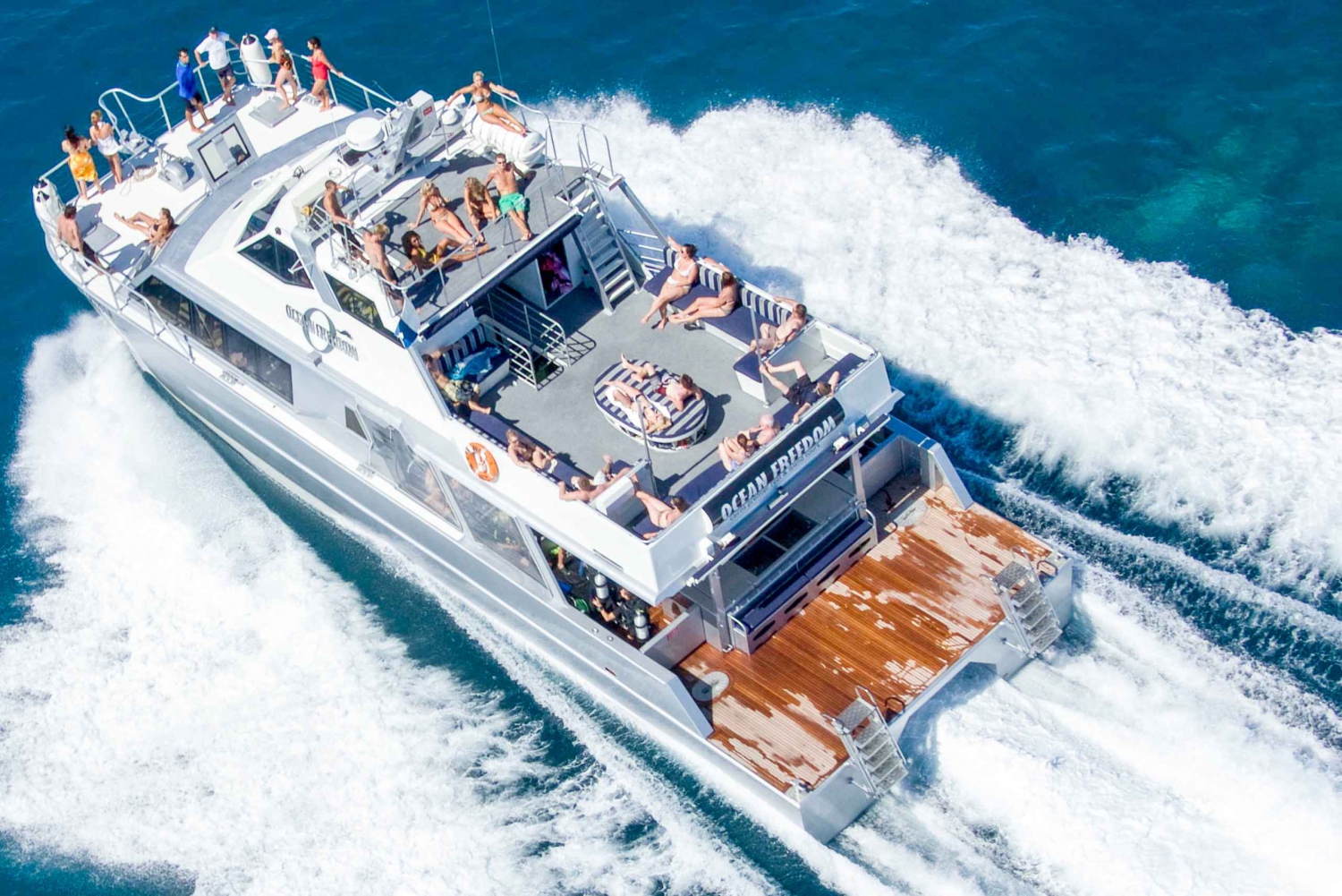 Cairns: Outer and Coral Cay Snorkel and Dive Cruise