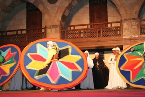 Kair: Pokaz egipskiego dziedzictwa Tanoura Dancing Troupe