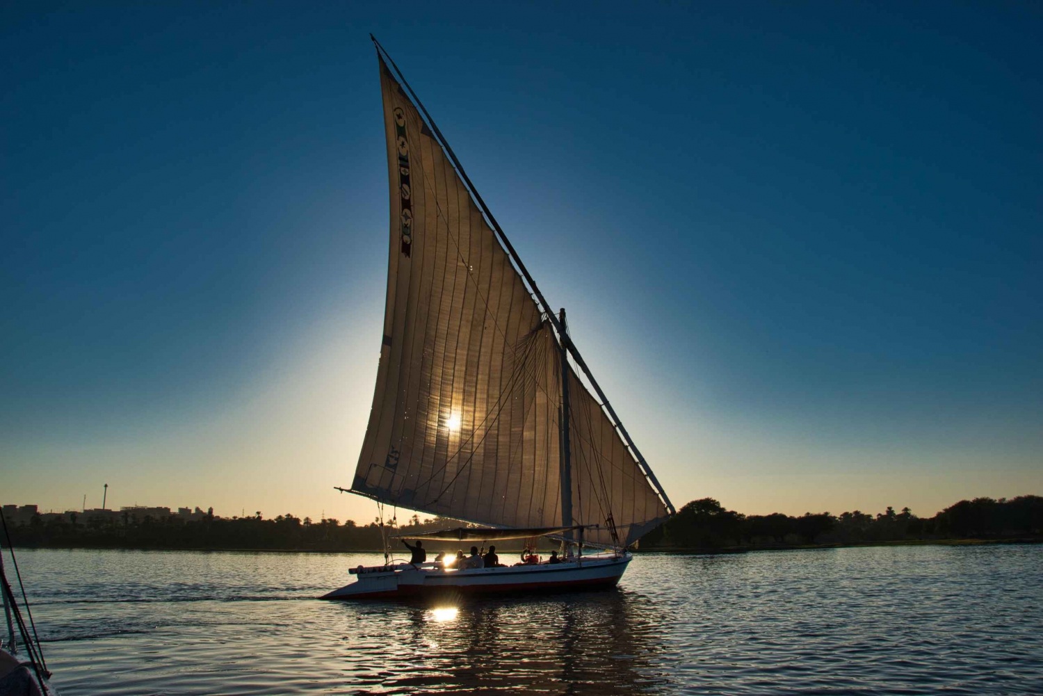 Kairo: Felucca-tur ved solnedgang og madtur med privat guide