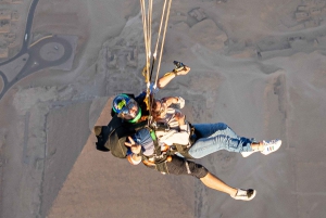 Esperienza di paracadutismo sulle Grandi Piramidi del Cairo, in Egitto