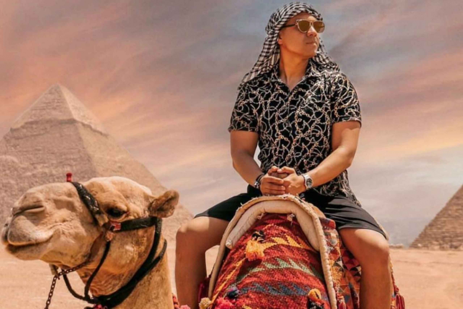 Cairo: Pyramidernes kameltur, middag og lyd- og lysshow