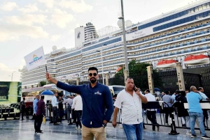 Fra El Sokhna Havn: Besøg ved pyramiderne i Giza og frokostkrydstogt på Nilen