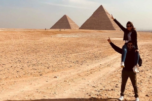 Fra El Sokhna Havn: Besøg ved pyramiderne i Giza og frokostkrydstogt på Nilen