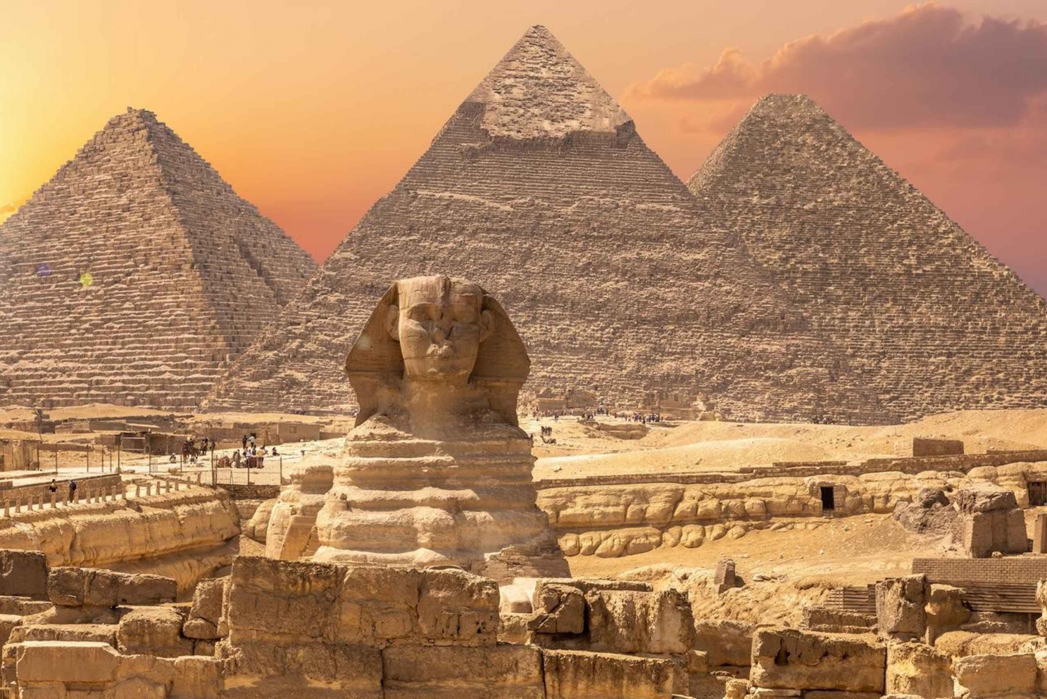 Da Hurghada: Tour per piccoli gruppi delle Piramidi e del Museo in Van