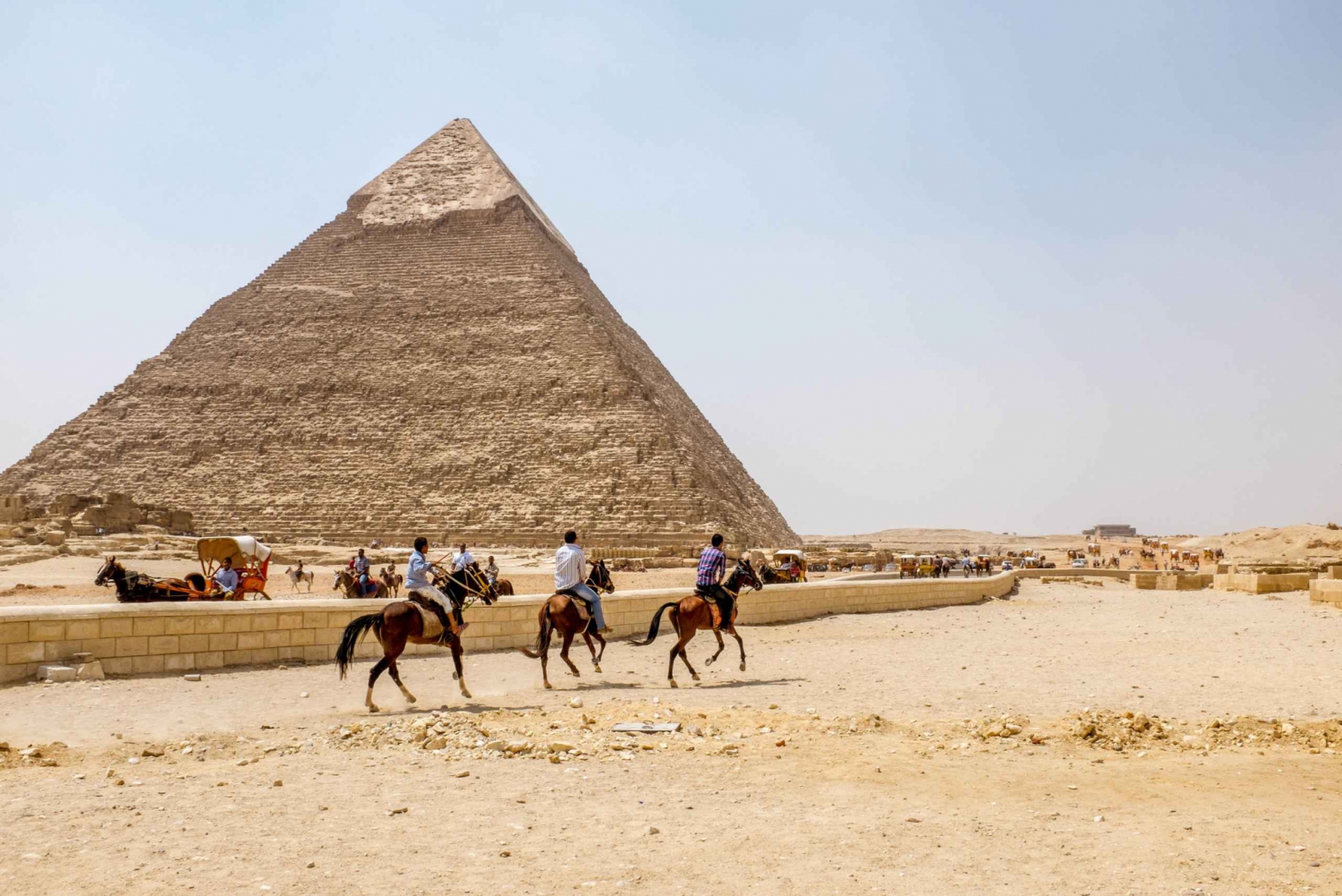 Depuis Le Caire/Gizeh : visite d'une journée des pyramides, de Memphis et de Saqqarah