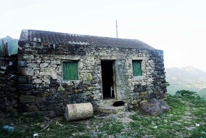 Serra Malagueta: Principal Valley Hike & Lunch with Locals