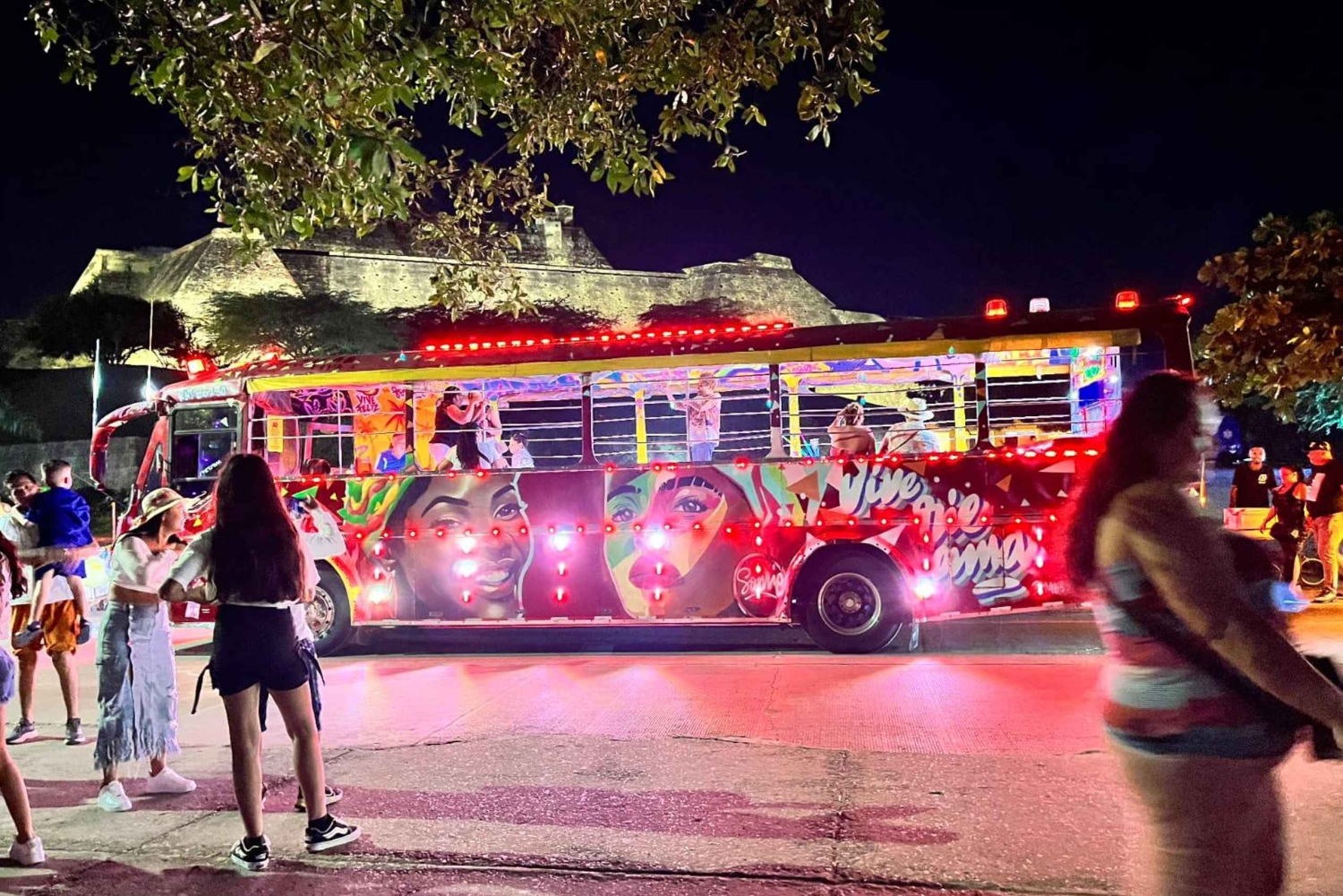 Une nuit magique à bord du Party Bus à Carthagène