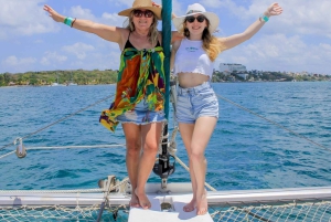Cancún: Privat katamaran med åben bar og mulighed for snorkling