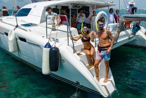 Cancún: Privat katamaran med åben bar og mulighed for snorkling