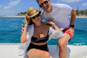 Cancún: Privat katamaran med åben bar og mulighed for snorkling