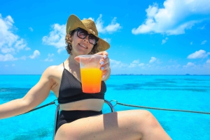 Cancún: Privat katamaran med åben bar og mulighed for snorkling