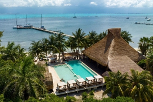 Cancún: Privat katamaran med åben bar og mulighed for snorkling