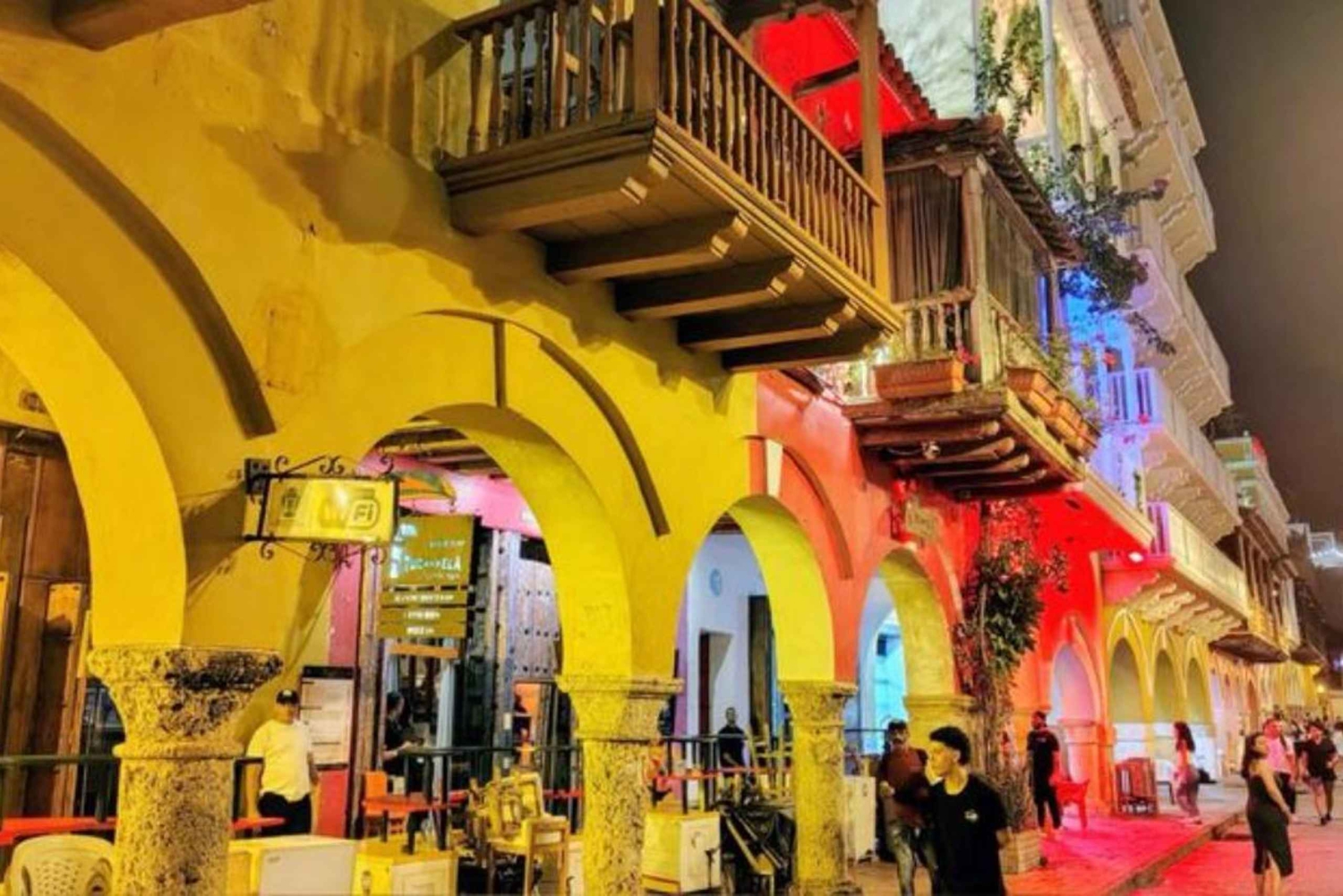 Cartagena de nuit : visite historique, dîner typique et dégustation de douceurs