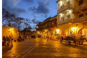 Cartagena de nuit : visite historique, dîner typique et dégustation de douceurs